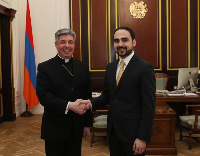 Il Vice Primo Ministro Tigran Avinyan ha ricevuto il Nunzio Apostolico in Armenia