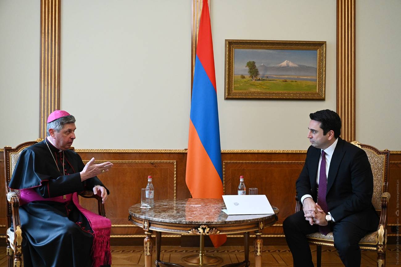 On February 24, Alen Simonyan, Acting President of the Republic of Armenia, received the Apostolic Nuncio of the Holy See to Armenia, Archbishop José Avelino Bettencourt.