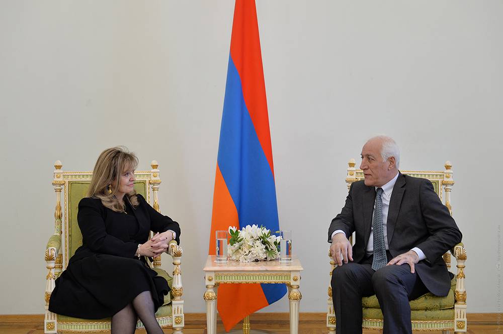 Ամբողջ ալբոմ