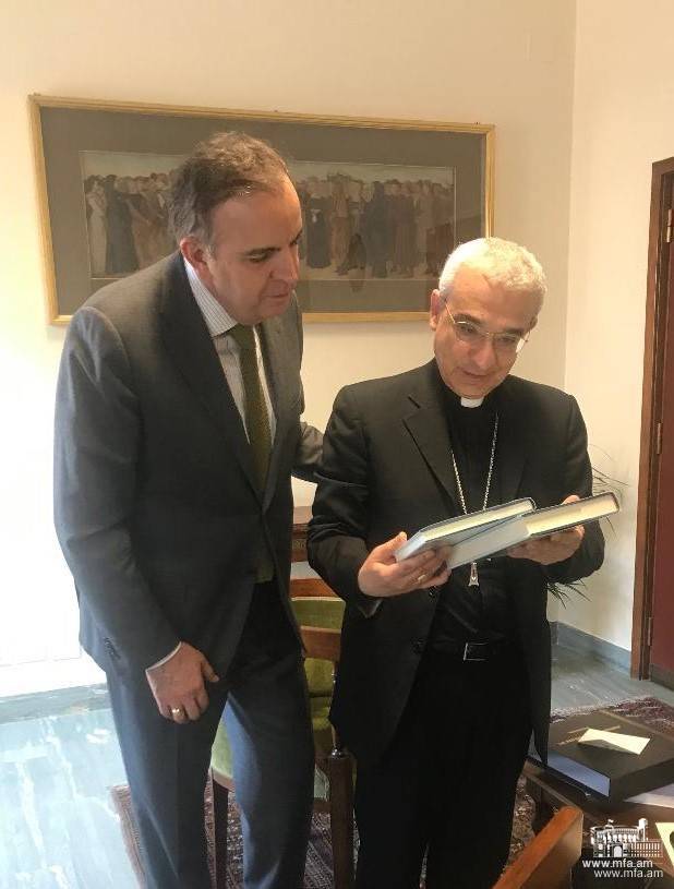 Incontro tra l’Ambasciatore Garen Nazarian e il Presidente del Pontificio Consiglio per i Testi Legislativi