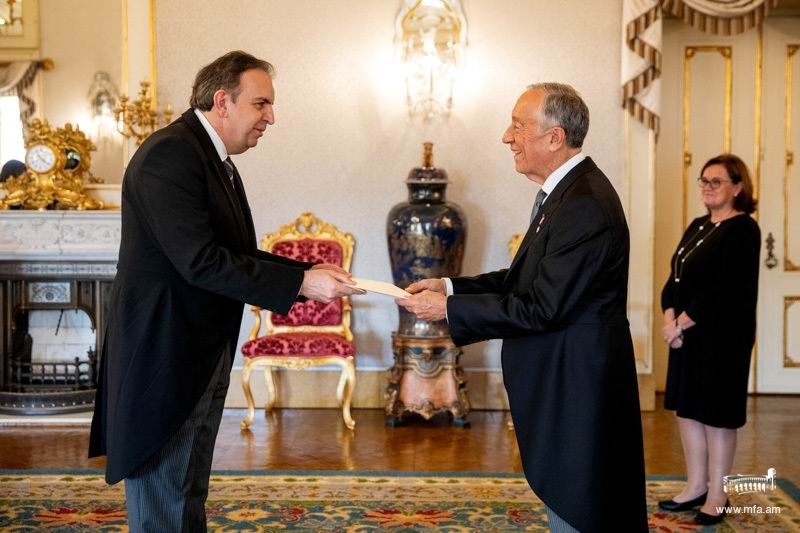 Ambassador of Armenia presents credentials to the Portuguese President