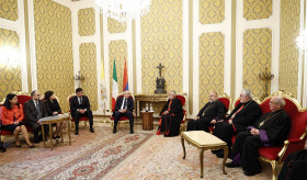 Վարչապետը հանդիպել է Տանն Կիլիկիո Կաթողիկե Հայոց կաթողիկոս-Պատրիարքի և Լևոնյան վարժարանի սաների հետ