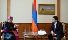 Il Presidente ad interim dell’Armenia ha ricevuto il Nunzio Apostolico della Santa Sede